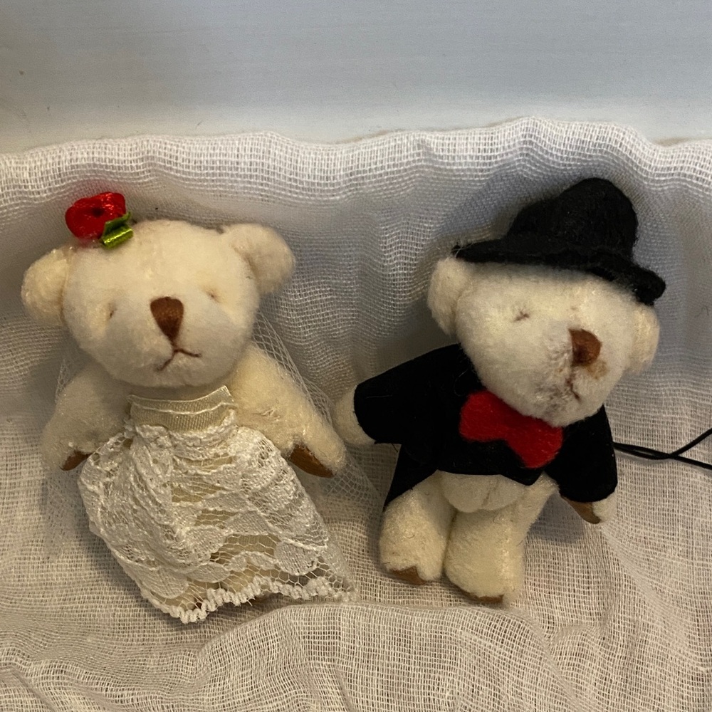 Brand New Adorable Bride and Groom Teddy Bears strap